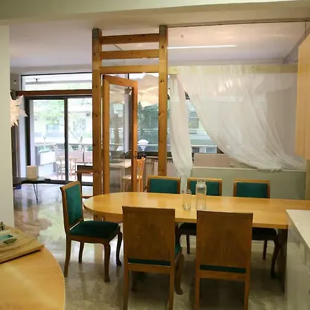 Elegantly Designed Day Bed *