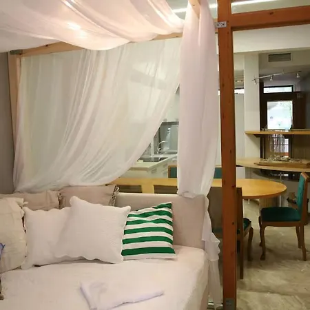 Elegantly Designed Day Bed Appartement *