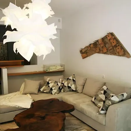 Elegantly Designed Day Bed * Soluň