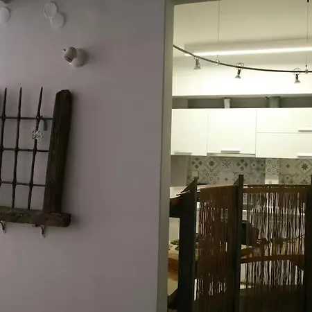 Elegantly Designed Day Bed *